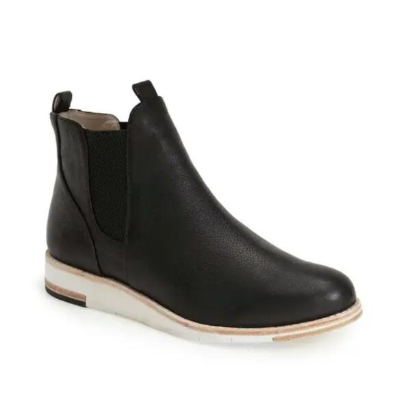 Matt Bernson Infinity Chelsea Boots 7.5 Black Leather Ankle Travel Comfort - Picture 1 of 6